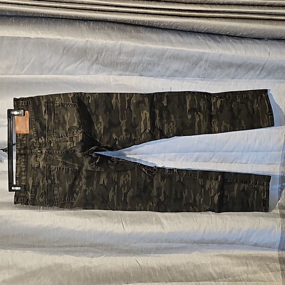 Waimea Camo Jeans - Picture 2 of 14